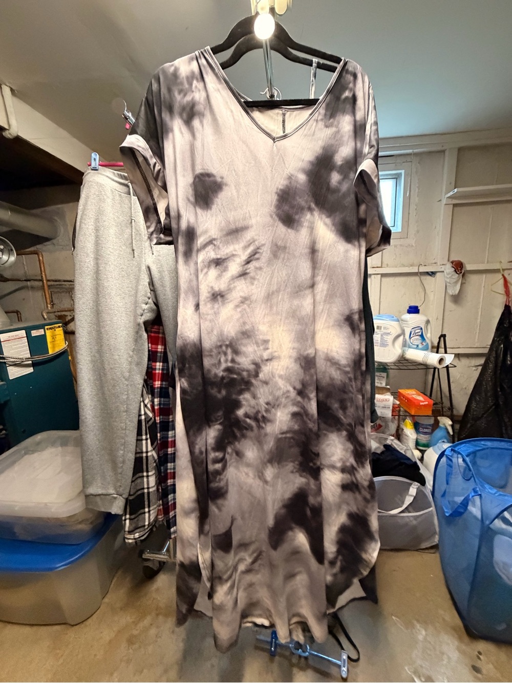 Women's Black & White Tie-Dye V-Neck Maxi Dress